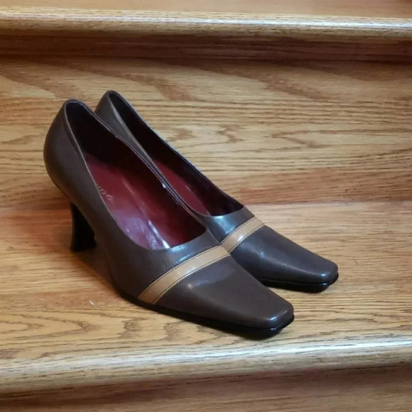 Maripe' 8M  Retro brown/tan‎ leather 2.5" heels - Picture 5 of 8